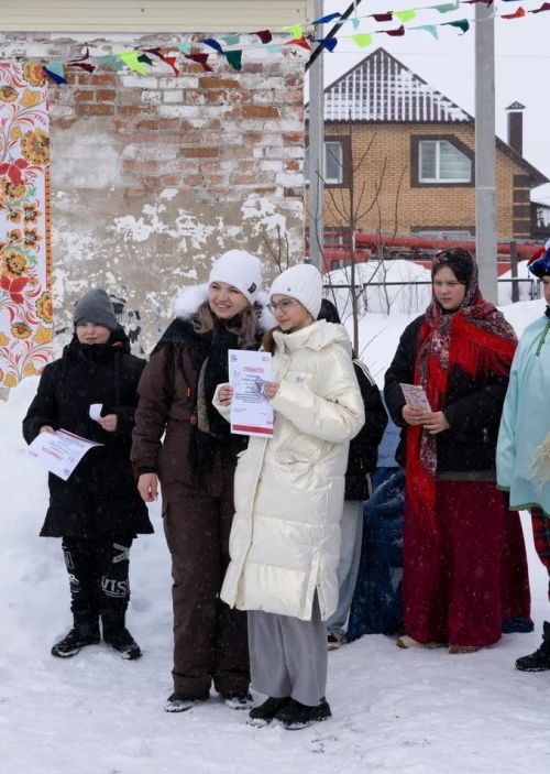 Блины, дружба, конкурсы: чем запомнилась Масленица на «Кирпичном»