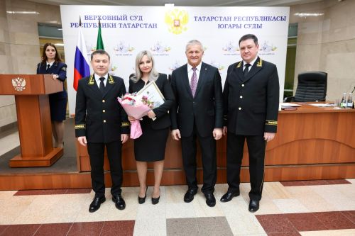Две сотрудницы Чистопольского городского суда удостоены высоких наград