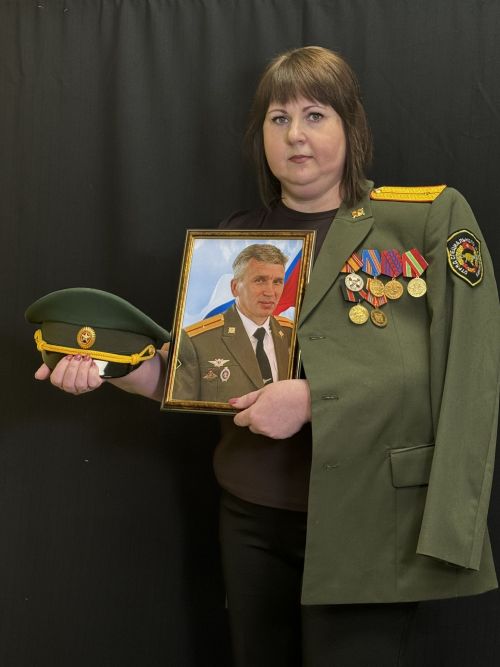 Китель героя: в Чистополе состоялась особенная фотосессия для семей участников СВО