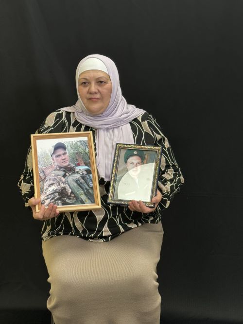 Китель героя: в Чистополе состоялась особенная фотосессия для семей участников СВО
