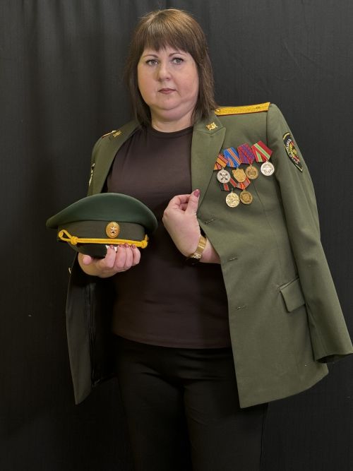 Китель героя: в Чистополе состоялась особенная фотосессия для семей участников СВО