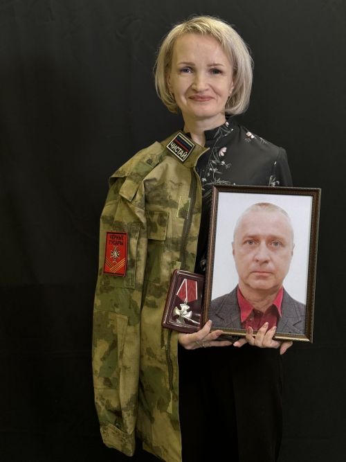 Китель героя: в Чистополе состоялась особенная фотосессия для семей участников СВО