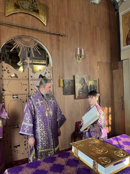 Епископ Пахомий совершил Литургию Преждеосвященных Даров в праздник Обретения главы Иоанна Предтечи
