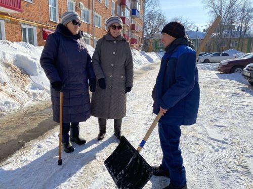 «Она у нас молодец»: чистопольцы с теплотой отзываются о дворнике Гульсине Шамиловой