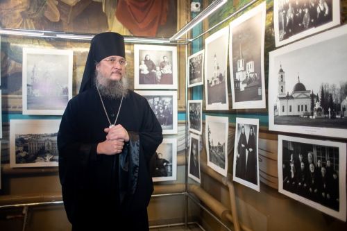 В Казанском храме Чистополя открылась уникальная фотовыставка: история епархии на снимках, восстановленных нейросетью