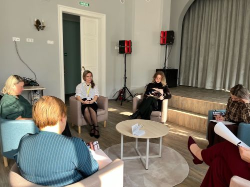 В центре «Статус» обсудили профилактику суицидального поведения среди подростков