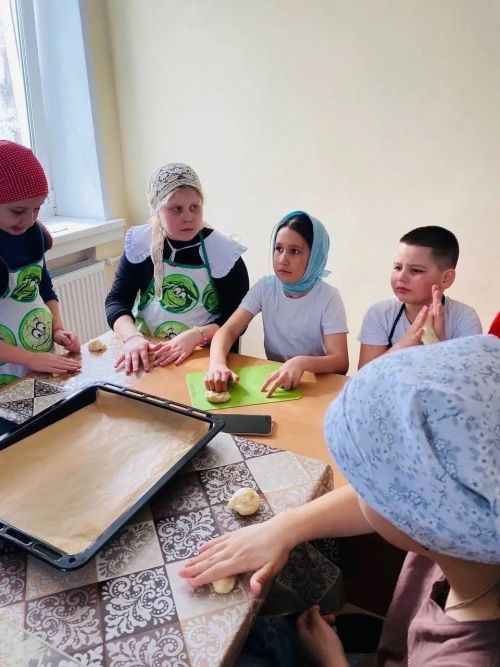 На приходе Казанского храма испекли коливо и крестики