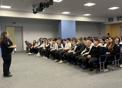 Сотрудники чистопольской полиции провели профориентационную встречу с учениками лицея