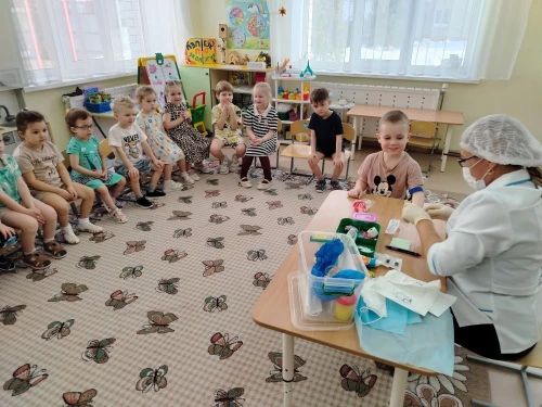 Юные чистопольцы примерили роль лаборантов