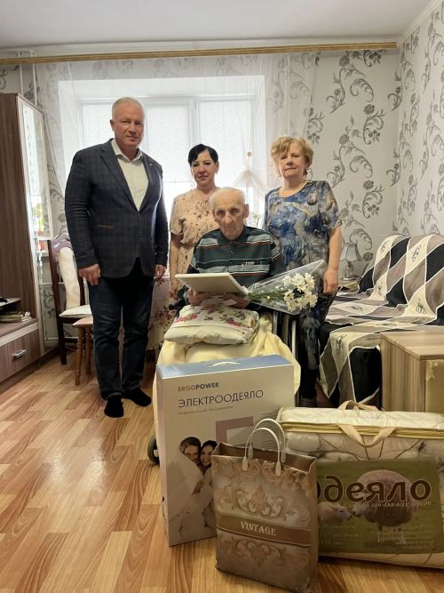 Глава Чистопольского района поздравил с днем рождения ветерана Великой Отечественной войны Алексея Егорова