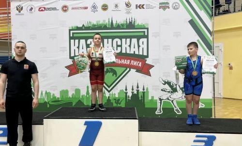 Юные борцы из Чистополя успешно выступили на «Борцовской школьной лиге»