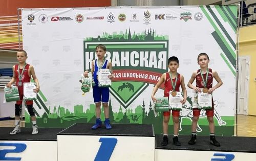 Юные борцы из Чистополя успешно выступили на «Борцовской школьной лиге»