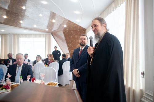 Глава Чистопольского района Дмитрий Иванов принял участие в пасхальном обеде в Алексеевском
