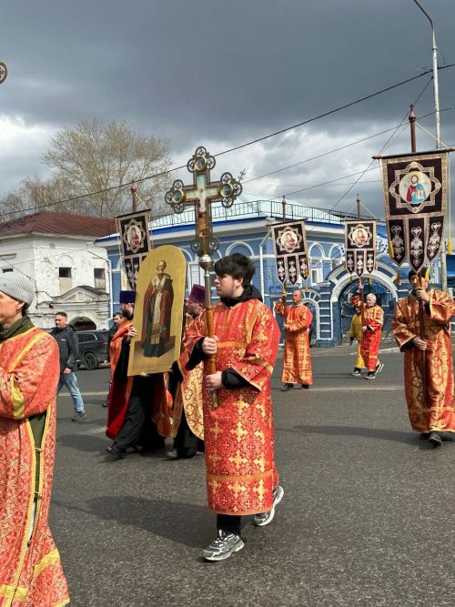 Крестный ход под звон колоколов прошёл по центральной улице Чистополя