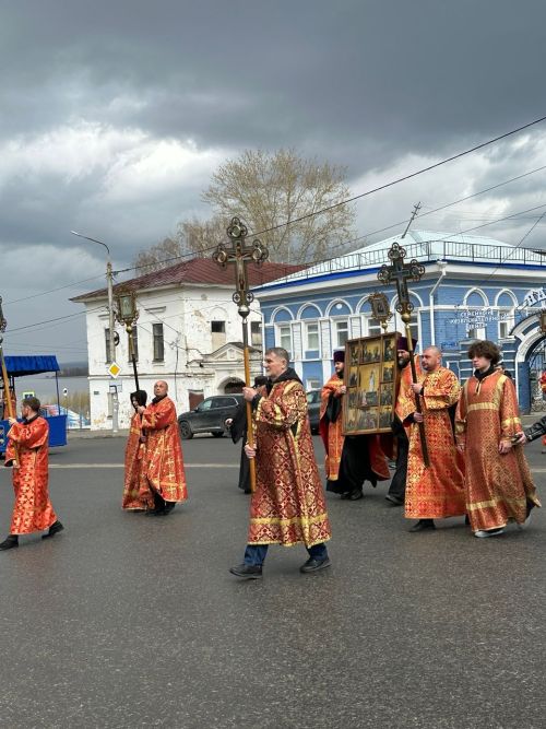 Крестный ход под звон колоколов прошёл по центральной улице Чистополя