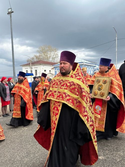 Крестный ход под звон колоколов прошёл по центральной улице Чистополя