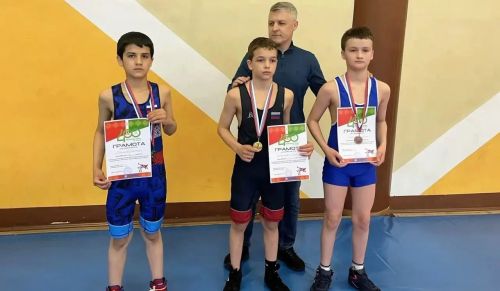 Чистопольские борцы вернулись с наградами из Набережных Челнов