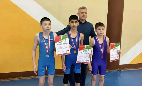 Чистопольские борцы вернулись с наградами из Набережных Челнов
