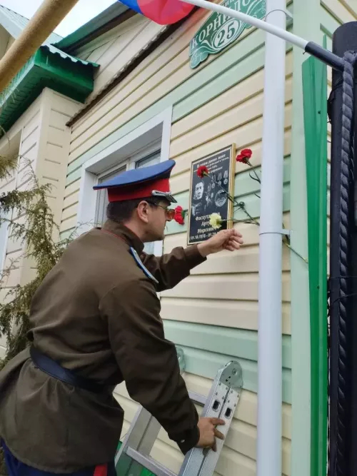 В Чистополе открыли мемориальную доску в память об участнике СВО Артуре Фасхутдинове