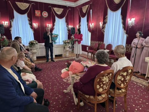 В Чистополе золотые юбиляры Шарифуллины отметили 50-летие свадьбы