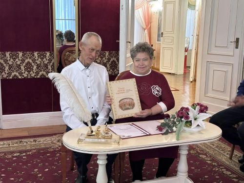 В Чистополе золотые юбиляры Шарифуллины отметили 50-летие свадьбы