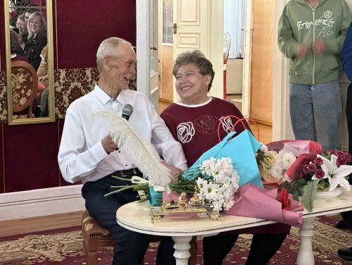 В Чистополе золотые юбиляры Шарифуллины отметили 50-летие свадьбы