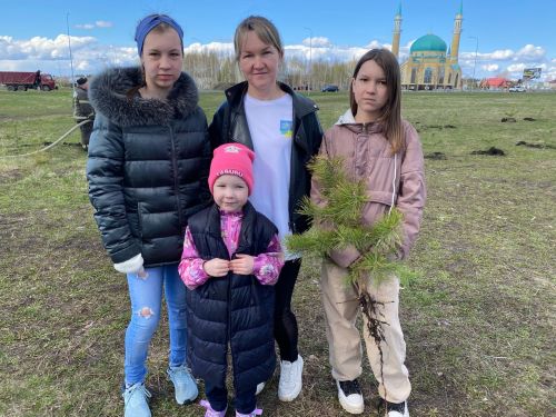 Более 100 чистопольцев приняли участие в акции «Сад памяти»