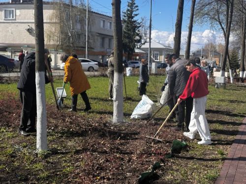 В Чистополе прошёл масштабный субботник на Центральном бульваре