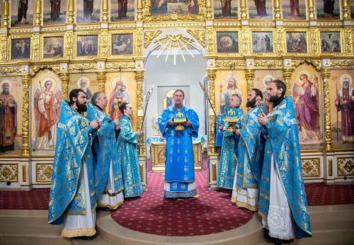 На Благовещение в Чистополе выпустили в небо белых голубей