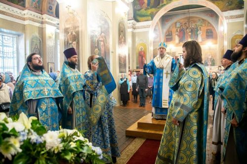 На Благовещение в Чистополе выпустили в небо белых голубей