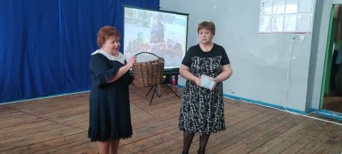 Жительница Чистопольского района Валентина Кирхнер провела для односельчан мастер-класс по лозоплетению