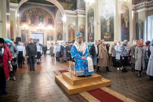 На Благовещение в Чистополе выпустили в небо белых голубей