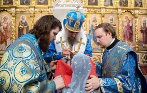 На Благовещение в Чистополе выпустили в небо белых голубей