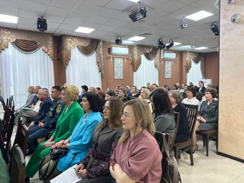 Аппаратное совещание у Дмитрия Иванова: главные темы — диспансеризация, посевная и правопорядок