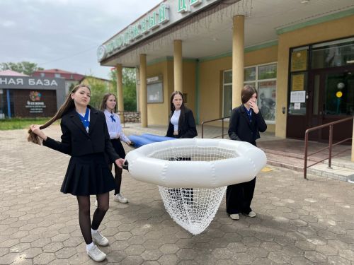 Школьники Чистополя ловили гигантские мячи и играли в «Дженгу» на квесте «Маршрут доверия»