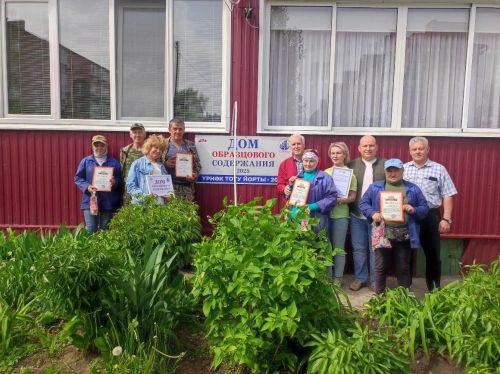 Чистопольцев наградили за образцовый дом и любовь к искусству