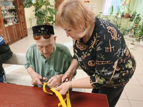 В чистопольском доме-интернате изготовили одуванчики из фоамирана