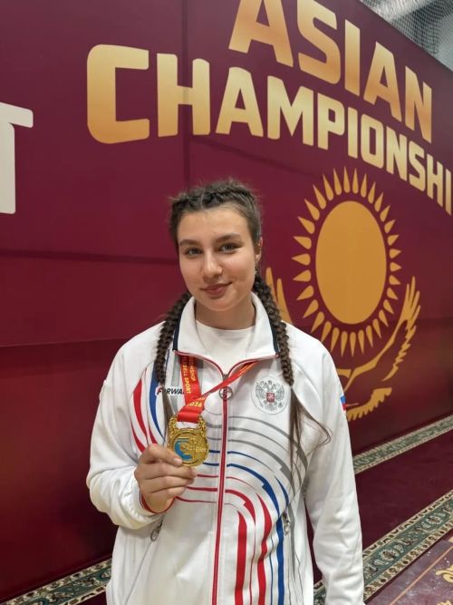 Выпускница чистопольской спортшколы завоевала золото на Чемпионате Азии по гиревому спорту
