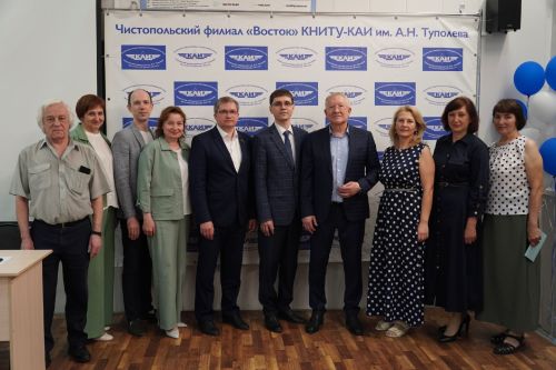 Олег Морозов вручил именные стипендии чистопольским студентам