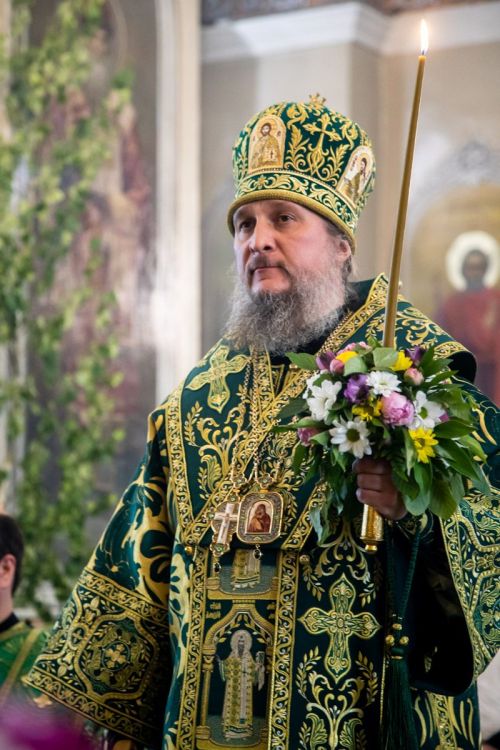 Епископ Чистопольский и Нижнекамский Пахомий поздравляет чистопольцев с Днем Святой Троицы