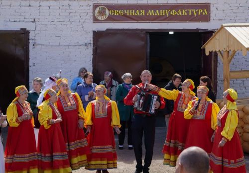 В Чистополе открылась «Купеческая усадьба»: верблюд, свечи и печь с блинами