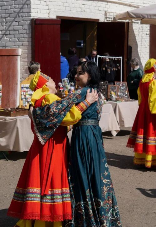 В Чистополе открылась «Купеческая усадьба»: верблюд, свечи и печь с блинами