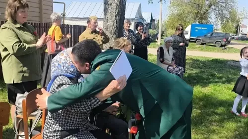В Чистополе прошла акция «Парад у дома ветерана»