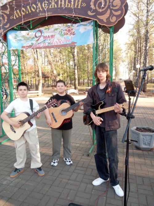 В чистопольском сквере «Молодёжный» открыли музыкальный сезон песнями Виктора Цоя