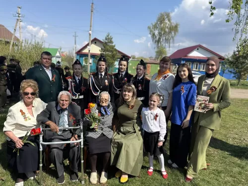 В Чистополе прошла акция «Парад у дома ветерана»