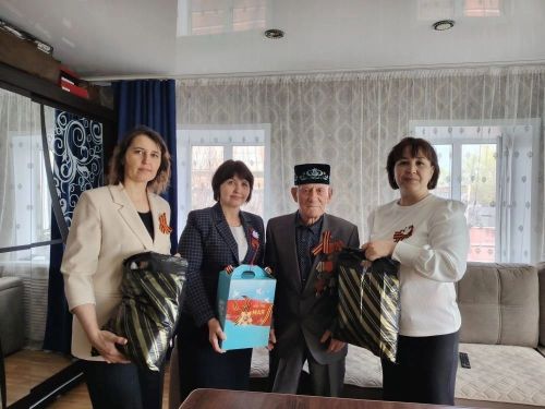 «Парад у дома», подарки, поздравления: в Чистопольском районе чествовали труженика тыла