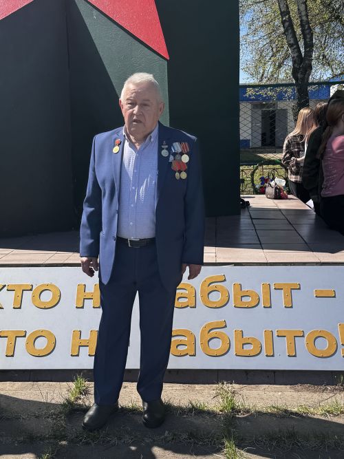 В Чистополе у мемориала в микрорайоне Автовокзал прошёл торжественный митинг в честь 81-й годовщины Победы