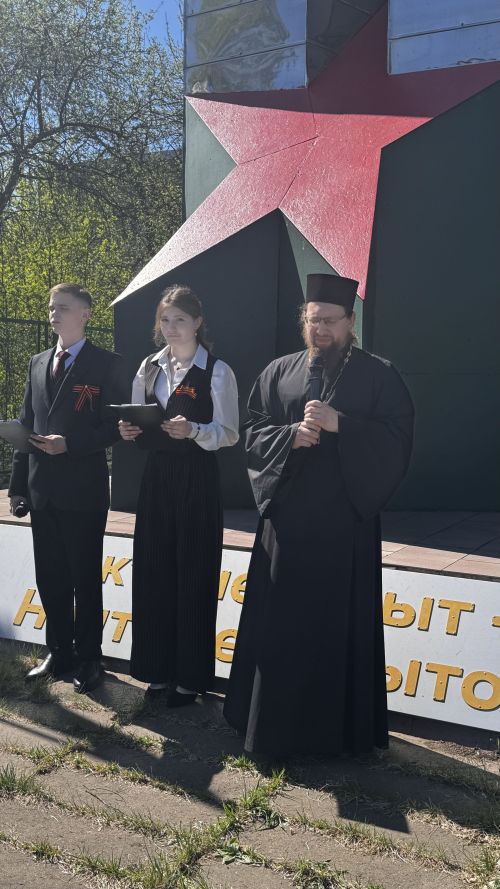 В Чистополе у мемориала в микрорайоне Автовокзал прошёл торжественный митинг в честь 81-й годовщины Победы