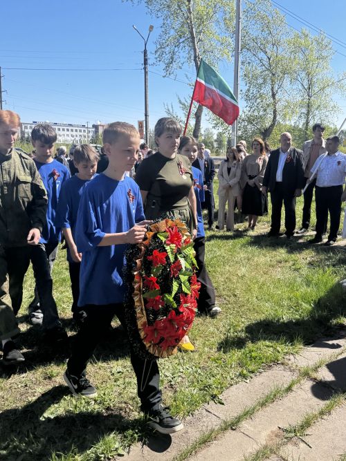В Чистополе у мемориала в микрорайоне Автовокзал прошёл торжественный митинг в честь 81-й годовщины Победы
