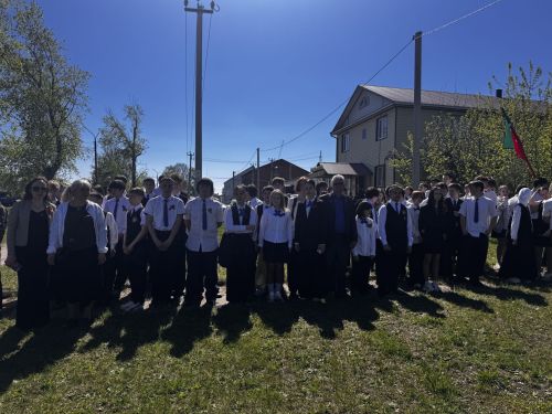 В Чистополе у мемориала в микрорайоне Автовокзал прошёл торжественный митинг в честь 81-й годовщины Победы
